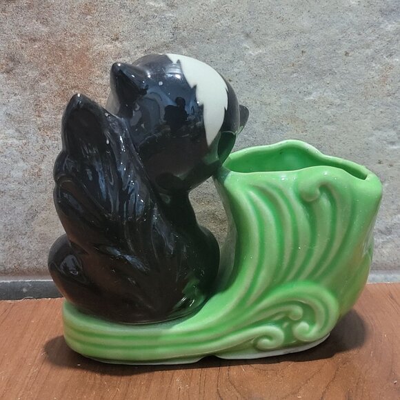 Vintage Shawnee USA Stinker Little Skunk Planter Vase 512 - Picture 2 of 11